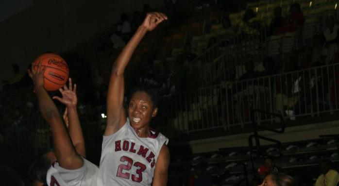 Lady Bulldogs fall to Lady Indians, 82-53