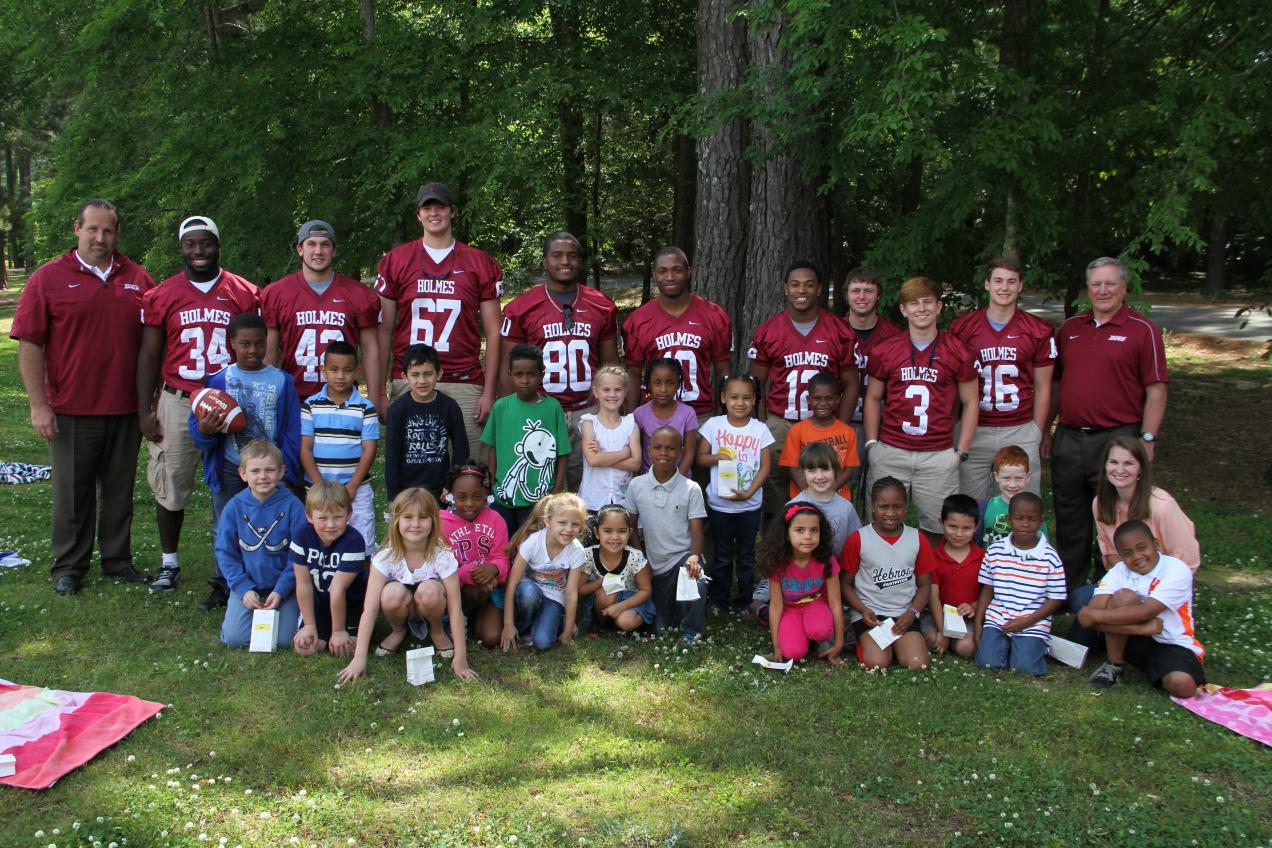 Bulldogs give back to the community at Ann Smith Elementary in Ridgeland