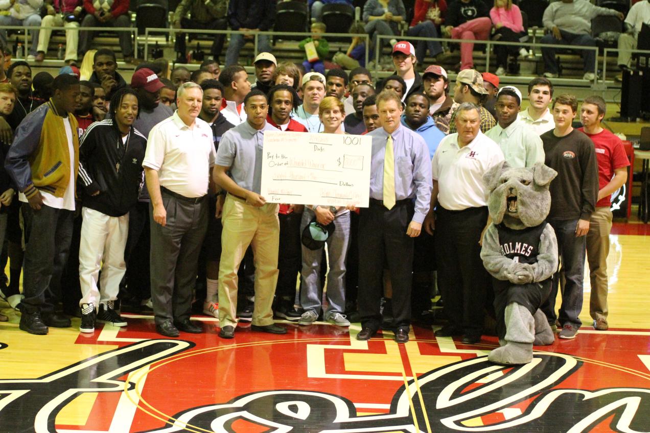 Holmes CC raises $8,000 for the Wounded Warrior Project