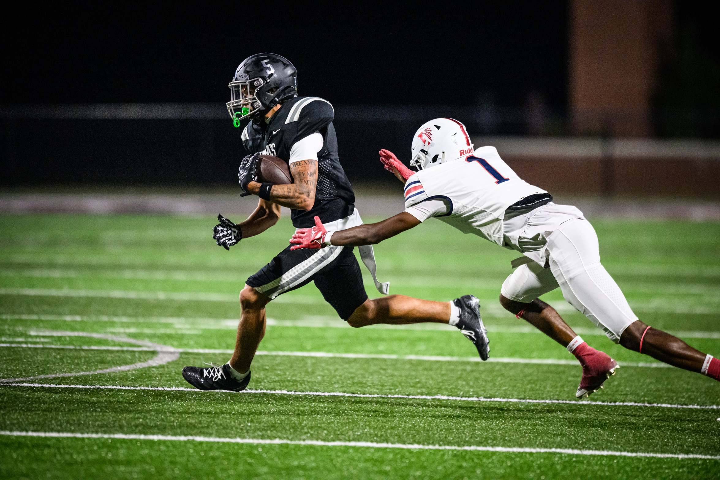 Bulldogs fall to Indians in key North Division matchup