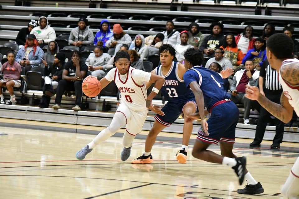 Bulldogs go to 4-0 in the MACCC with 74-72 win over Southwest