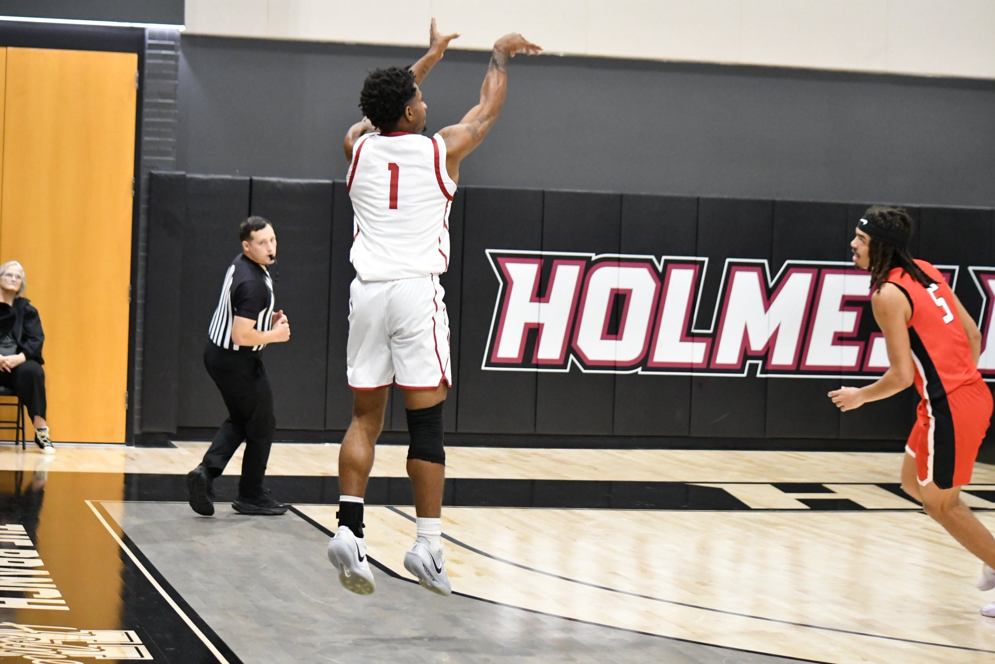 Bulldogs get 90-67 win over Baton Rouge Bears