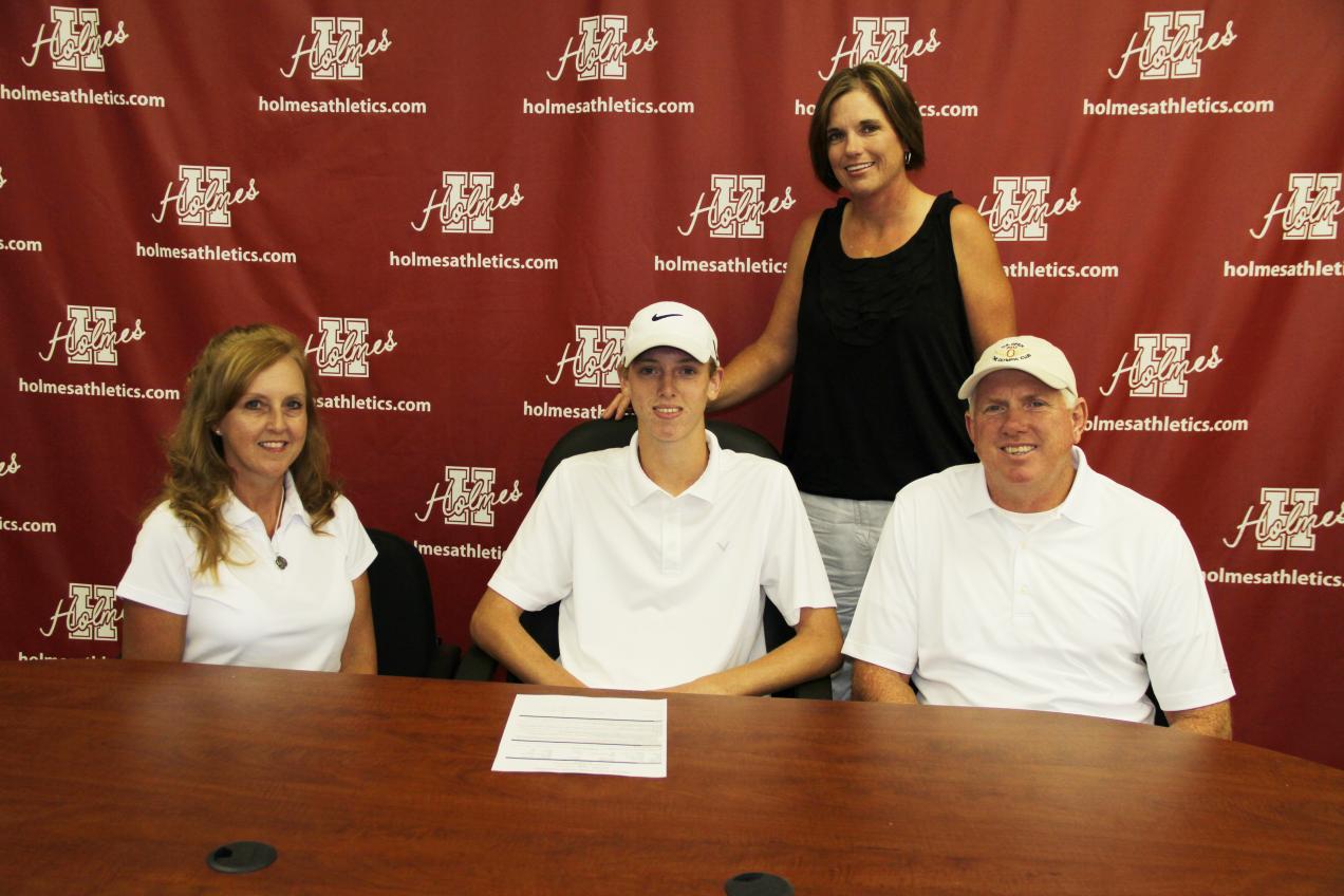 Covington signs with the Holmes golf team