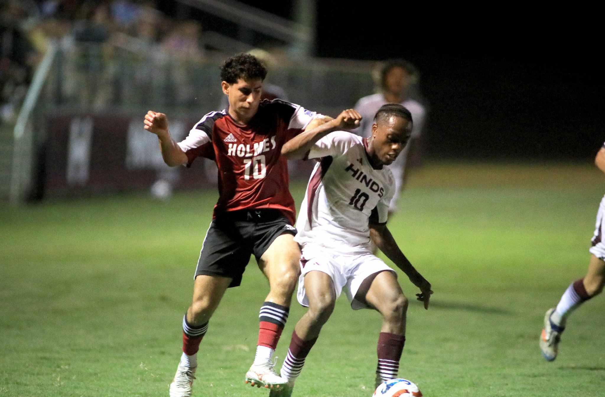 Bulldogs battle but fall in MACCC opener to Hinds
