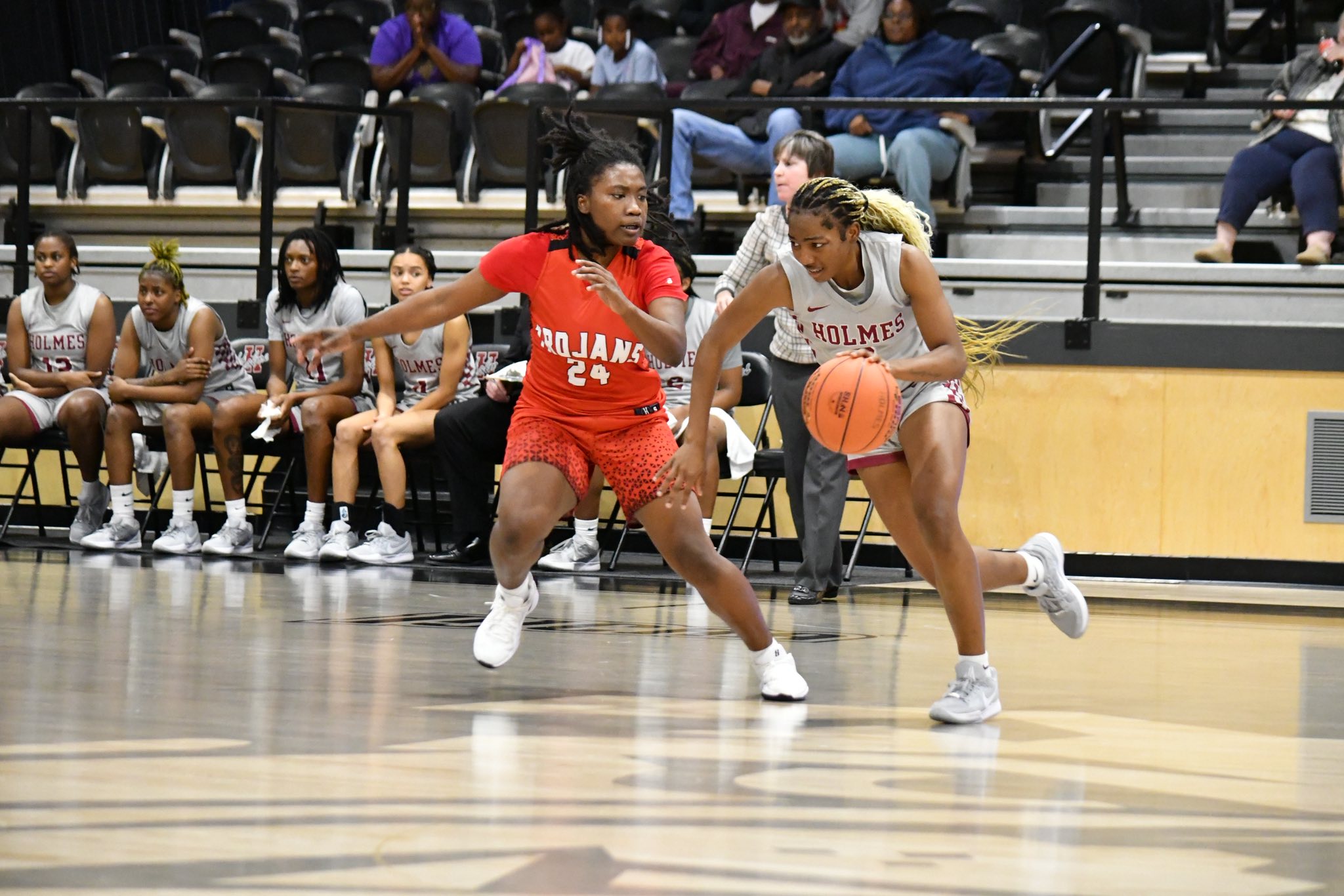 Holmes defeats Baton Rouge, 60-59
