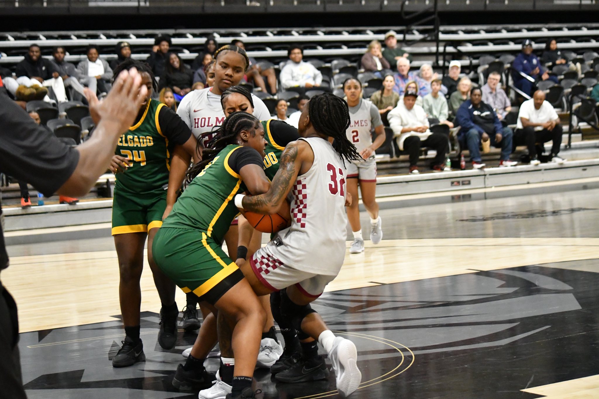 Lady Bulldogs knock off Lady Dolphins, 93-51